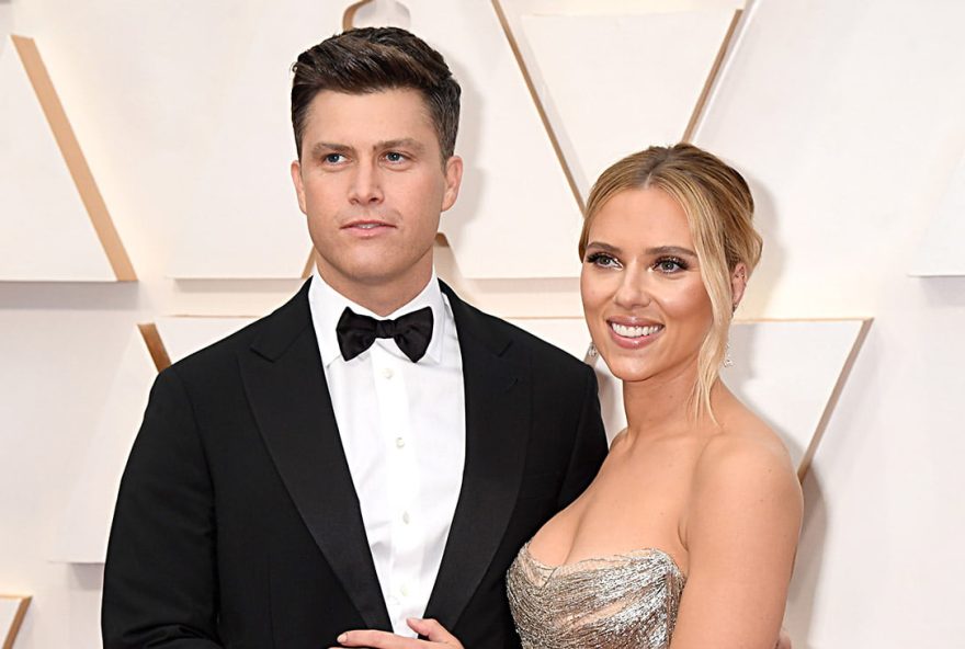 HOLLYWOOD, CALIFORNIA - FEBRUARY 09: (L-R) Colin Jost and Scarlett Johansson attend the 92nd Annual Academy Awards at Hollywood and Highland on February 09, 2020 in Hollywood, California. (Photo by Jeff Kravitz/FilmMagic)