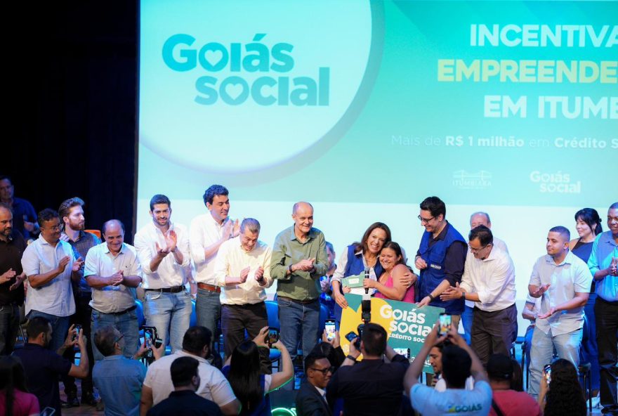 Goias-Social-entrega-certificados-e-beneficios-em-Itumbiara_Secom