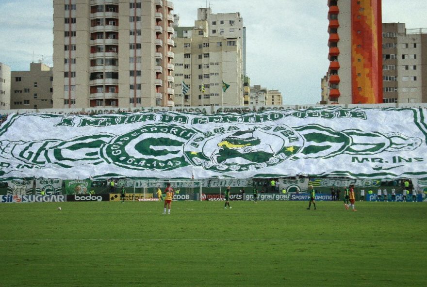 Goiás torcida durante jogo de Série B