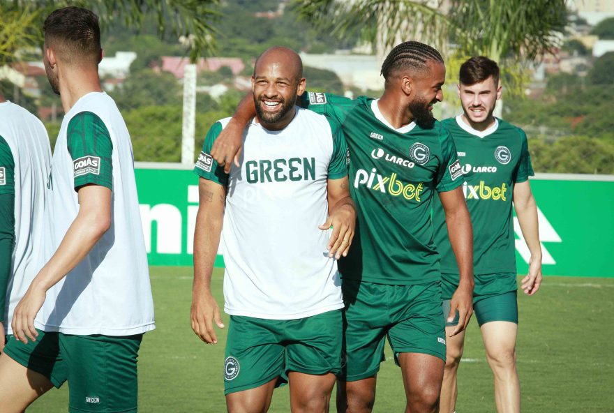 Goiás treinando antes do jogo contra o Botafogo