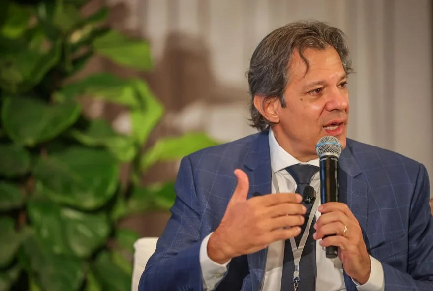 O ministro da Fazenda, Fernando Haddad. Foto: Diogo Zacarias/MF
... Leia mais em https://www.cartacapital.com.br/economia/o-que-falta-para-o-governo-lula-anunciar-o-corte-de-gastos-segundo-haddad/. O conteúdo de CartaCapital está protegido pela legislação brasileira sobre direito autoral. Essa defesa é necessária para manter o jornalismo corajoso e transparente de CartaCapital vivo e acessível a todos