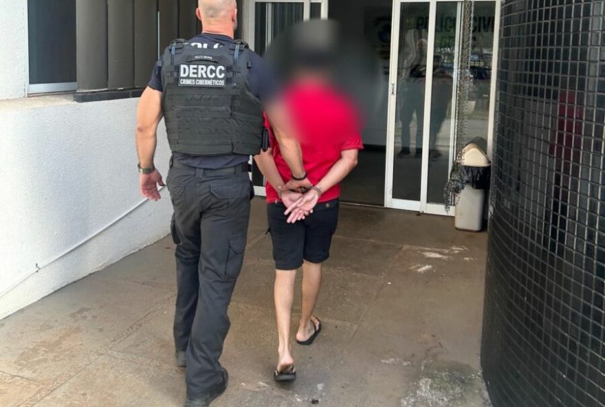 Ação investiga realização de upload de centenas de arquivos digitais contendo material de abuso sexual infantil, compartilhados na internet (Foto: PC)