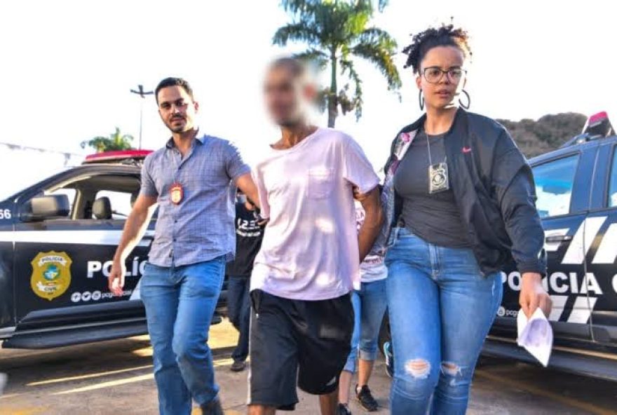 De acordo com as investigações, o autor do incêndio tem passagens pela polícia por roubo, desacato e uso de drogas. E já foi abordado 14 vezes pela Polícia Militar (PM) desde janeiro de 2021 (Foto: Reprodução/Mais Goiás)