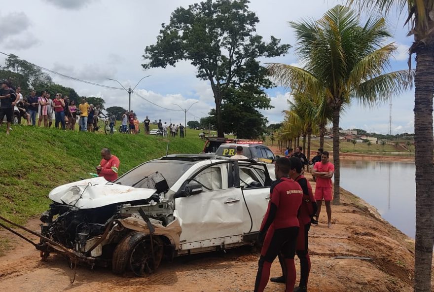 Bombeiros resgatam homem ilhado no Lago de Hidrolândia