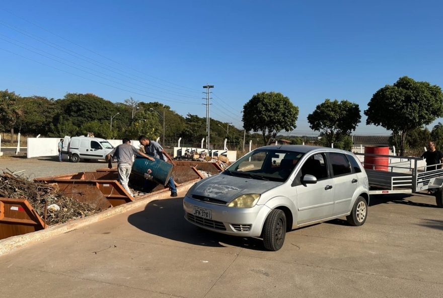 Prefeitura de Goiânia disponibiliza 5 ecopontos para descarte responsável de resíduos, como restos de obras e óleo de cozinha: locais dispõem de caçambas e baias, e são planejados para receber resíduos que não podem ser descartados junto ao lixo comum
(Foto: Reprodução/ Luciano Magalhães)