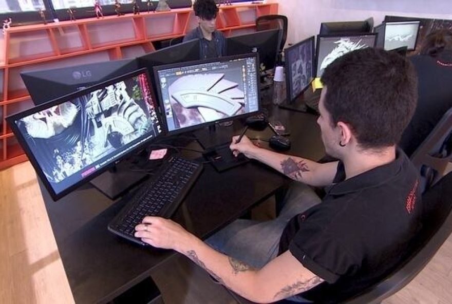 Prefeitura de Goiânia oferece cursos de Desenvolvimento de Games, Motion Design e Photoshop em Goiânia para maiores de 11 anos: inscrições a partir de 23 de julho 
(Fotos: Reprodução/ SMDHPA)