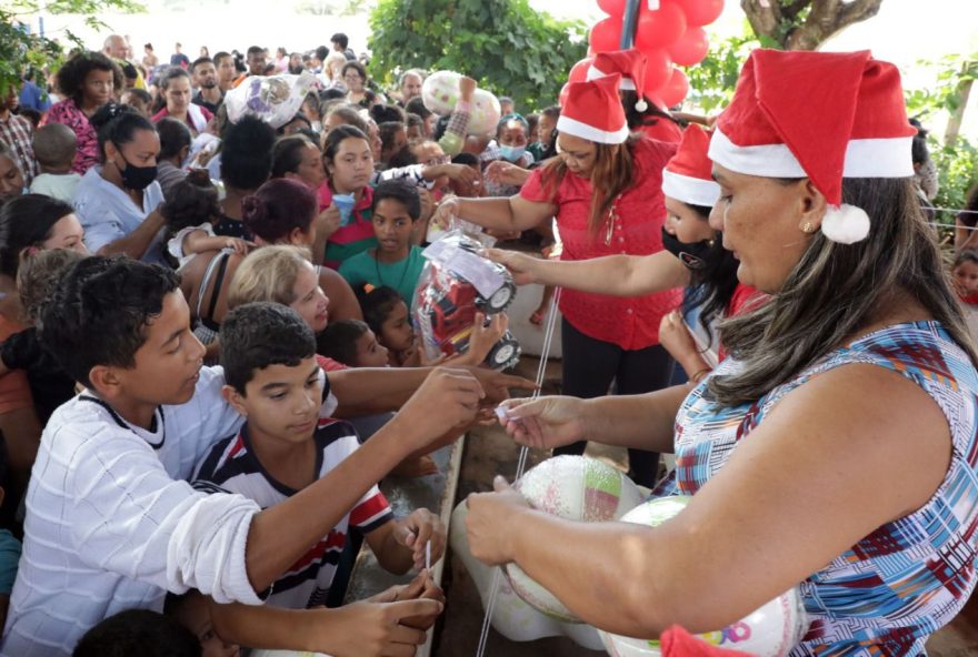 Governo de Goiás e OVG entregam 21 mil brinquedos do Natal do Bem