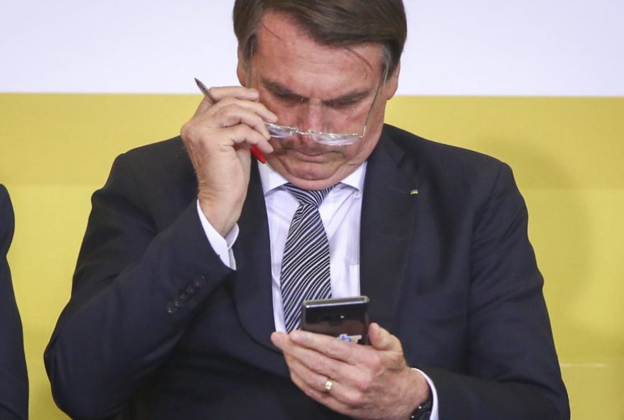 Presidente Jair Bolsonaro com caneta Bic vermelha no Lançamento da Campanha Semana do Brasil, 
Palácio do PlanaltoFoto: Sérgio Lima/PODER 360