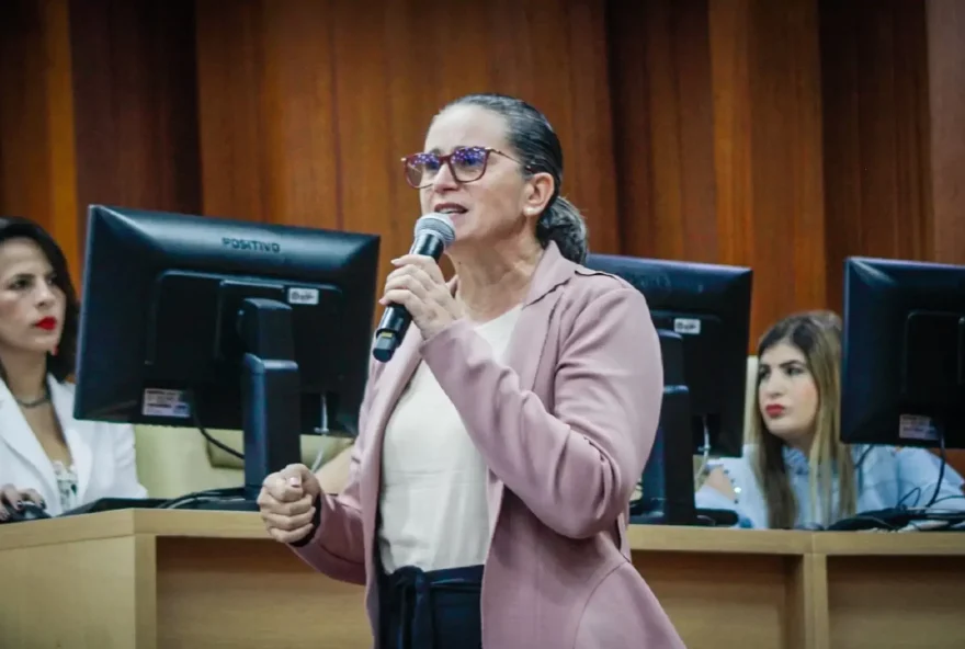 Vereadora de Goiás culpabiliza Jair Bolsonaro por ataques em escolas