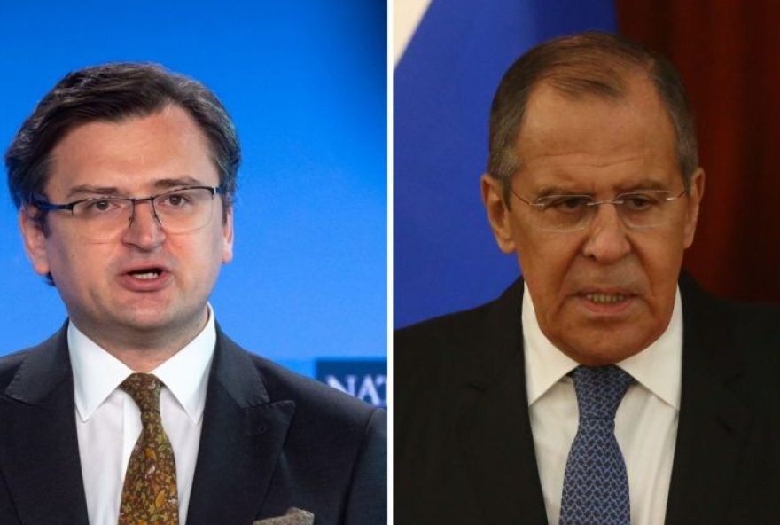 Dmytro Kuleba, e Sergey Lavrov (Foto: Getty Images)