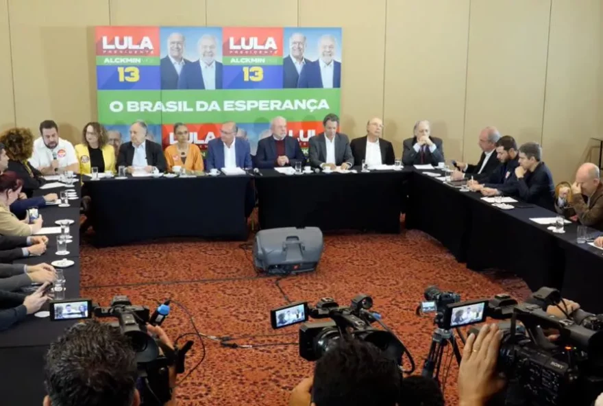 Lula com o apoio de ex-candidatos