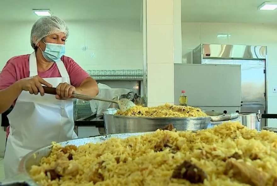 Goiás fornece 800 mil refeições por dia a estudantes