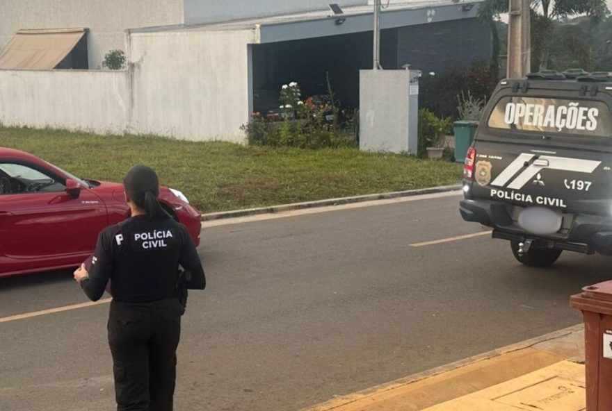 Além apreensão dos veículos, houve bloqueio de R$ 3 milhões e a suspensão imediata das atividades da empresa (Foto: PC)