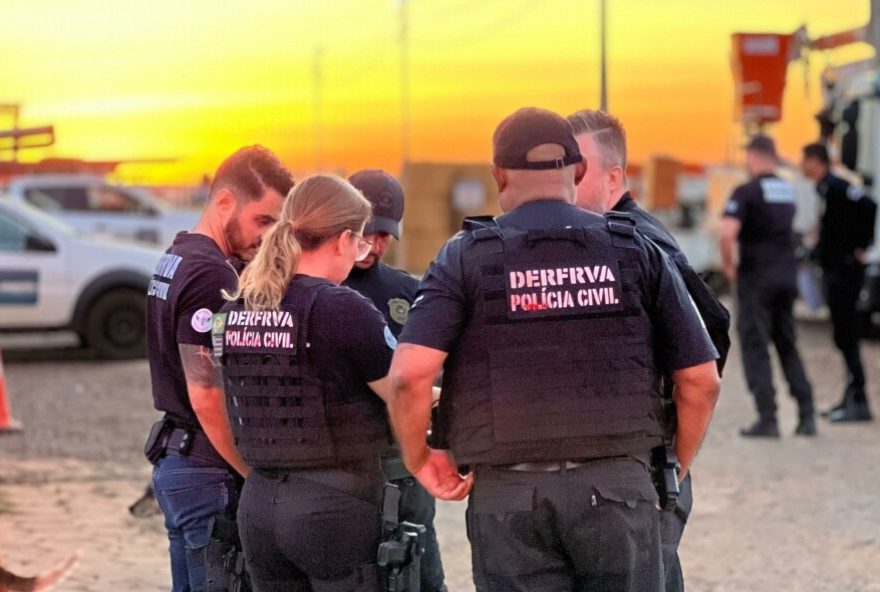 Investigações prosseguem com a oitiva de testemunhas e envolvidos, localização de outros veículos, bem como análise de provas colhidas com as buscas executadas (Foto: PC)