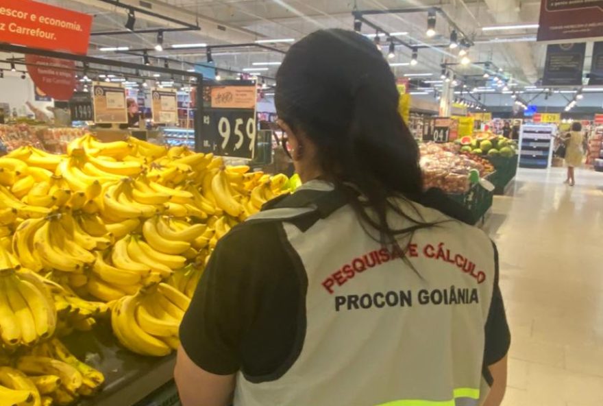 Procon Goiânia aponta variação de até 227,20% nos preços de produtos da cesta básica: pesquisa realizada de segunda-feira ,6, a quarta-feira ,8, avaliou 30 itens, como tomate, feijão, farinha de mandioca, arroz e leite, em nove estabelecimentos comerciais da Capital ( Fotos: Procon)