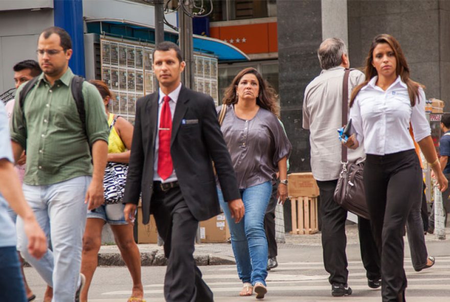 Variação de rendimento também foi identificada entre pessoas com cor de pele e nível de instrução diferentes, segundo pesquisa do IBGE. (Foto: Pedro Girão/IBGE)