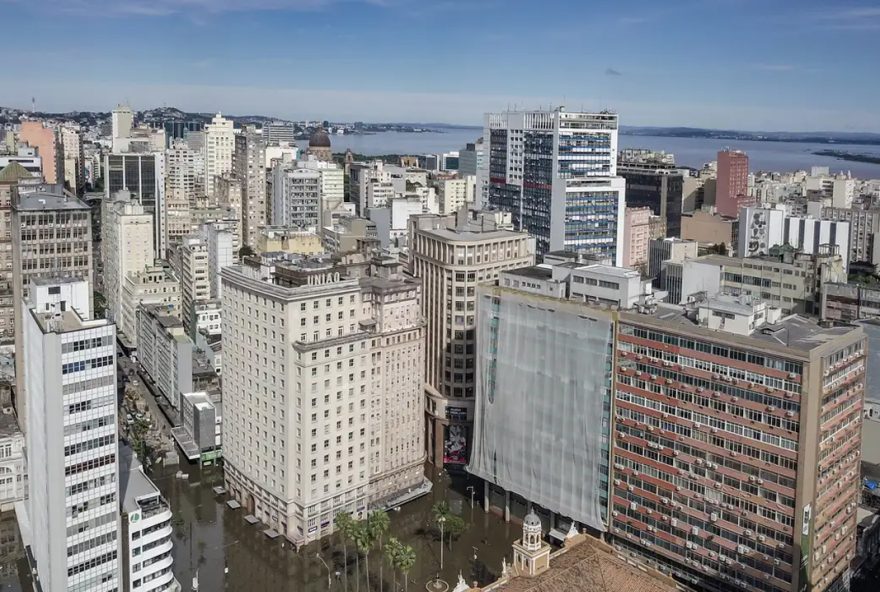 Centro histórico de Porto Alegre permanece alagado devido as fortes chuvas dos últimos dias