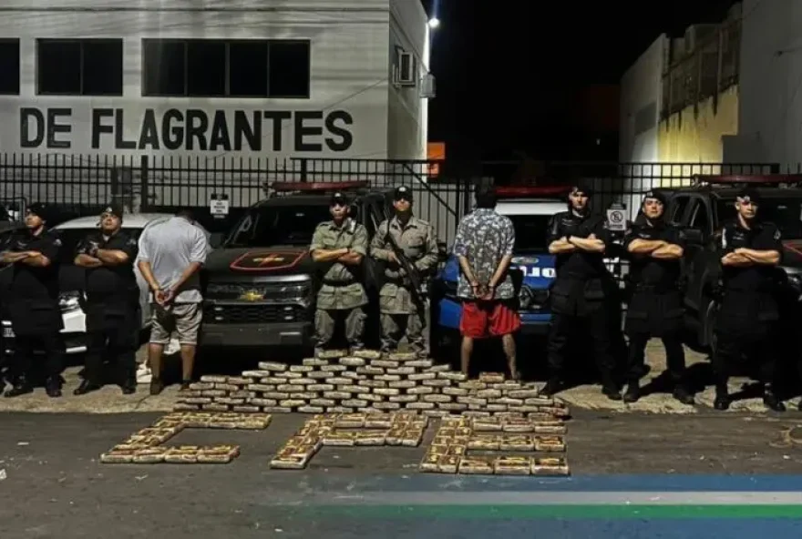 Carregamento, vindo do Paraguai, passou por vários estados, e estava escondido em uma zona rural entre as cidades goianas de Cromínia e Pontalina (Foto: PMGO)