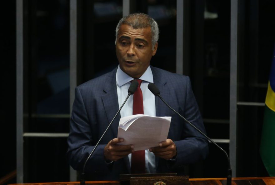 Ex-jogador de futebol, Romário, que já foi deputado federal, está no segundo mandato no Senado (Foto: Agência Brasil)