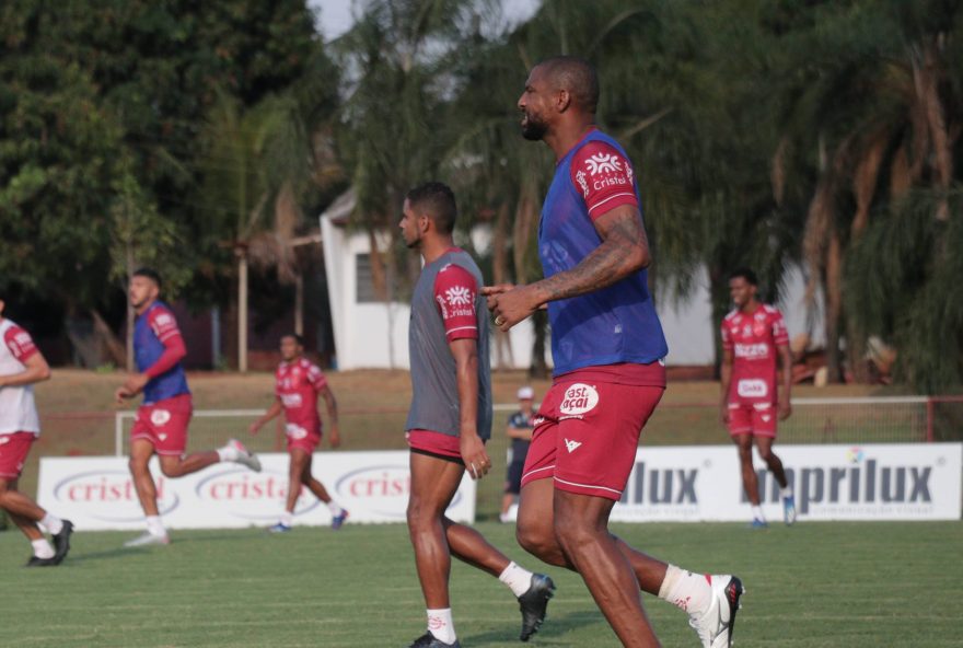 Rafael Donato em treinamento do Vila Nova