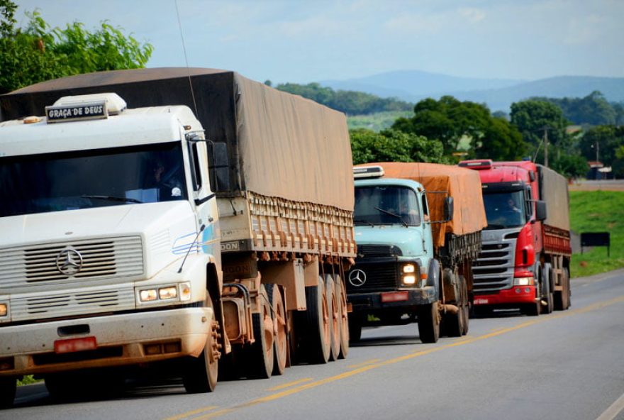 Medida do governo prejudica ainda mais caminhoneiros