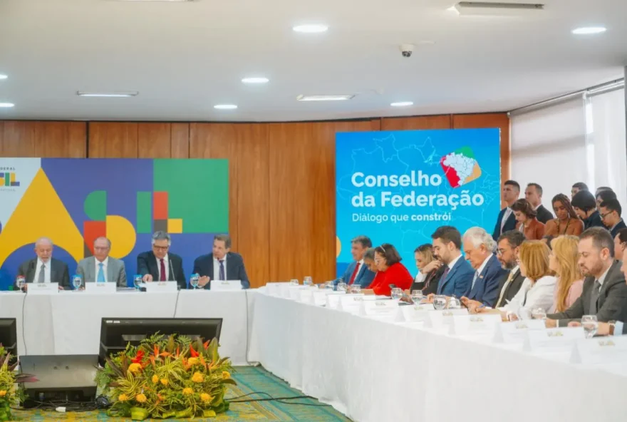 Caiado participa de reunião do Conselho da Federação