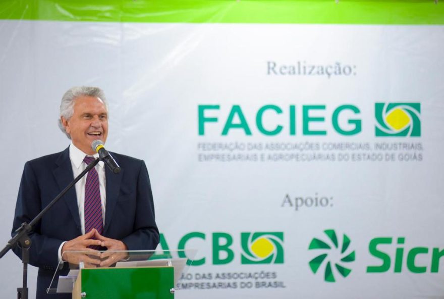 Ronaldo Caiado em evento de comemoração da Facieg