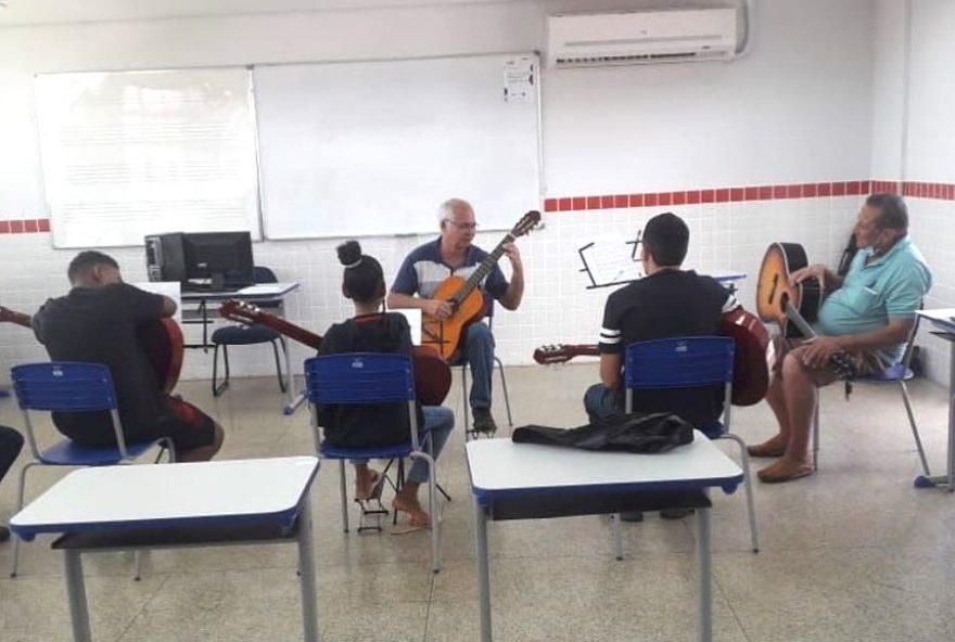 Governo de Goiás oferece vagas para aulas de violão e flauta em Trindade. Inscrições podem ser feitas até 13 de agosto no site do Basileu França (Foto: Secti-GO)