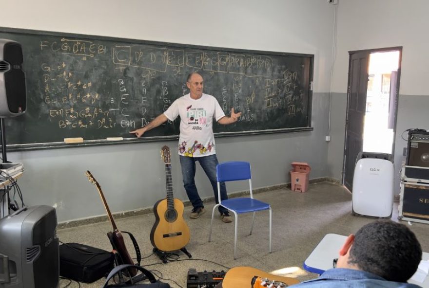 São oferecidas oficinas de Pandeiro e Percussão popular, com a Larissa Umaytá, de Canto Brasileiro, com Fátima Guedes, e oficina da Música Universal (Prática de Conjunto), com Itiberê Zwarg (Foto: Secult Goiás)