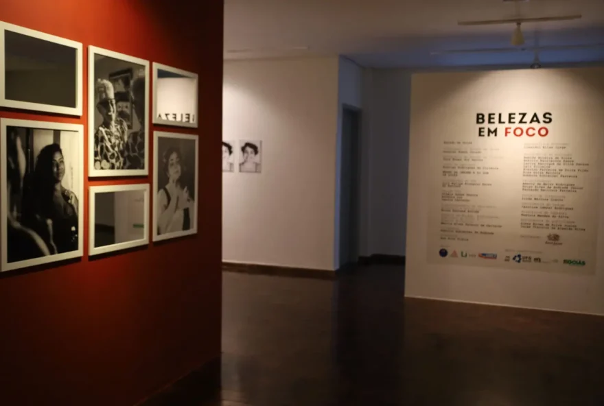 Exposição "Belezas em Foco", que segue em cartaz no MIS até 14 de agosto, realiza a partir deste sábado (20/07), rodas de conversas e oficinas sobre autoestima, expressão corporal e fotografia voltadas ao universo feminino (Foto: Secult-GO)