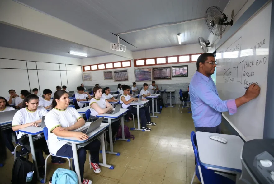 Alunos da rede pública estadual podem cursar ensino médio junto com profissionalizante (Foto: Seduc/GO)