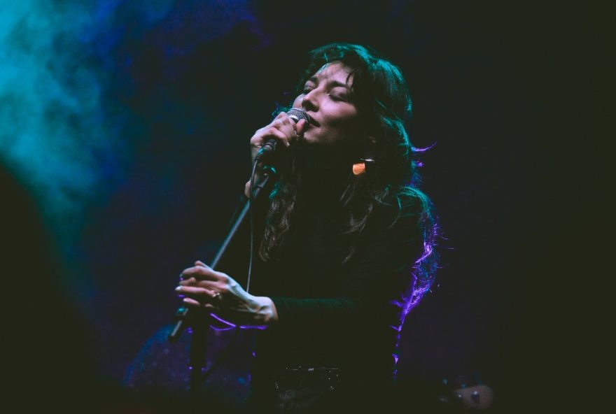 A próxima edição do Cidade Rock acontece neste sábado (13/12), no Centro Cultural Martim Cererê, com destaque para o show solo de Salma Jô, ex-vocalista da Carne Doce. A programação inclui ainda Ousel, Prehistoric Music Department, Vita Prelúdio e Thay Assolari, com início às 18h. A entrada é gratuita até 20h, mediante doação de 1kg de alimento; após esse horário, o ingresso custa R$ 30, também com doação.