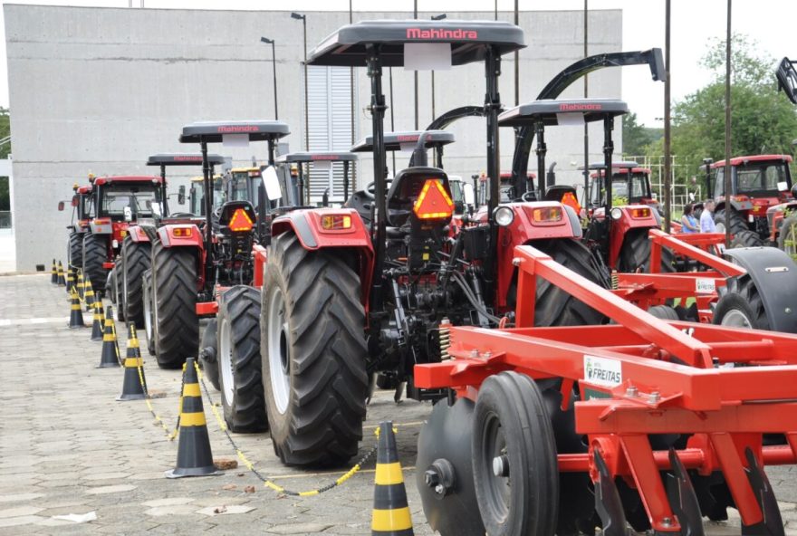 Seapa entrega 46 máquinas e equipamentos para apoiar atividades da agricultura familiar em 22 municípios goianos (Fotos: Seapa)