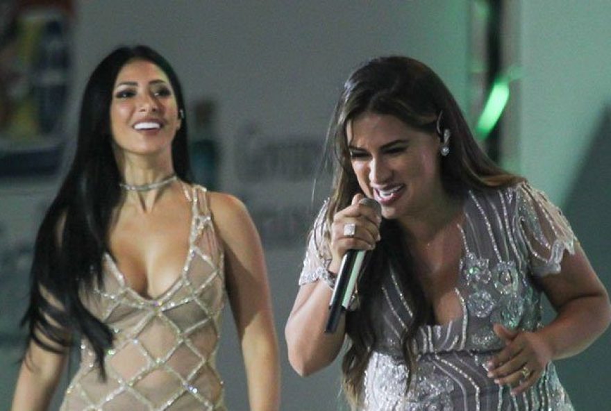 Simone e Simaria têm climão em show de Caruaru. (Foto: Reprodução)