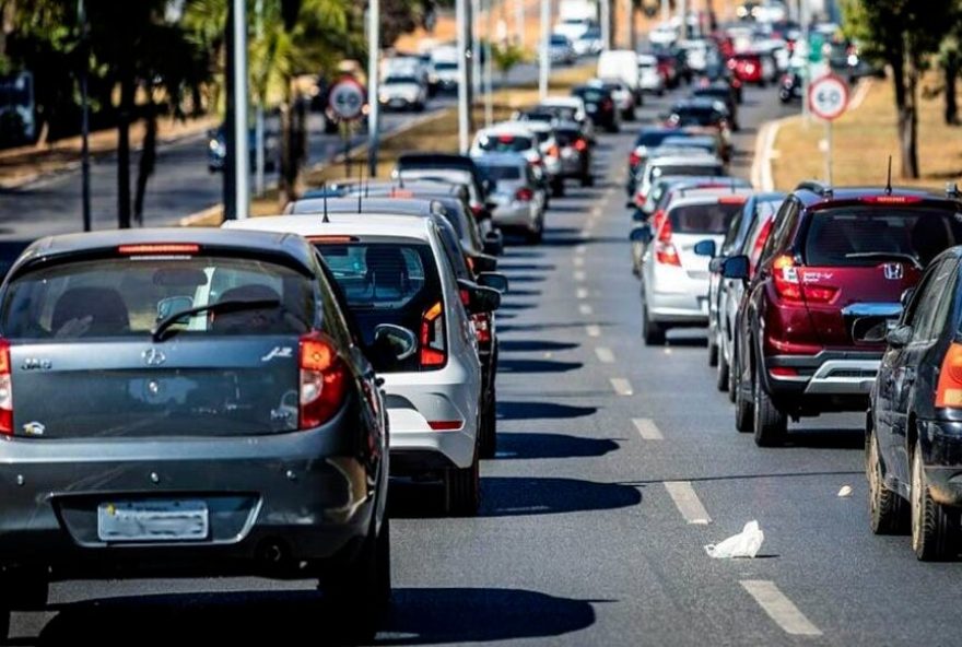 IPVA dos veículos com finais de placa 1 e 2 pode ser quitado em até nove parcelas. Calendário prevê ainda que o pagamento do tributo para os veículos de placas final 3 a zero pode ser feito em até 10 vezes (Foto: Secom)