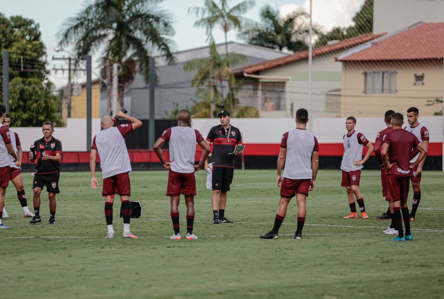 Treinamento do Atlético-GO antes da partida com o Sport