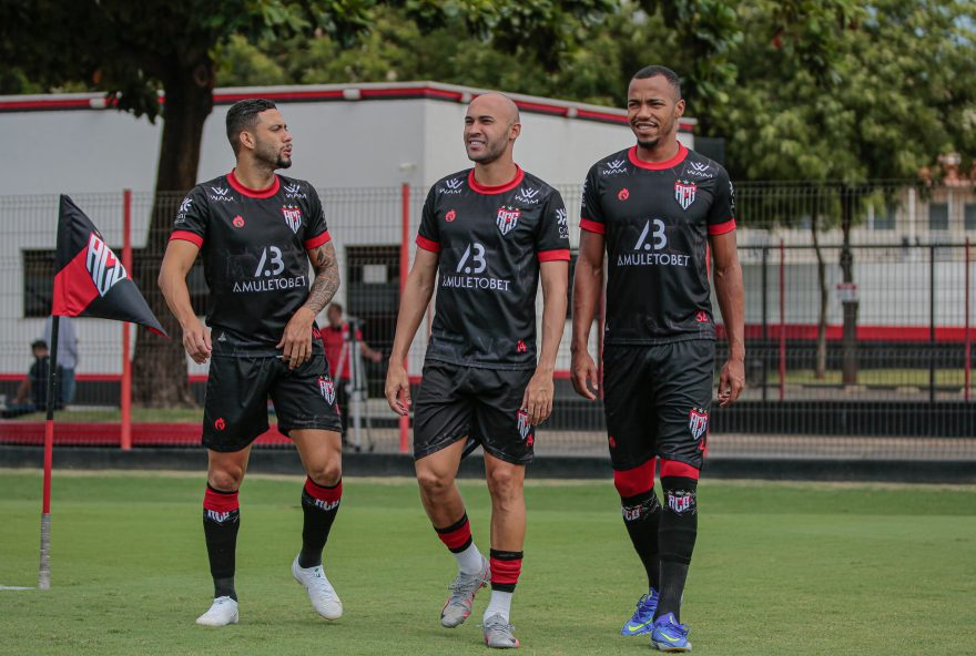 Treino do Atlético-GO antes do Bragantino