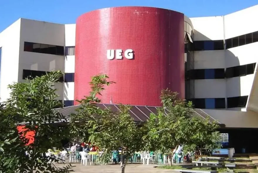 Vestibular UEG 2025/2 oferece 600 vagas na modalidade presencial e 300 vagas no ensino a distância (EAD) (Foto: UEG)