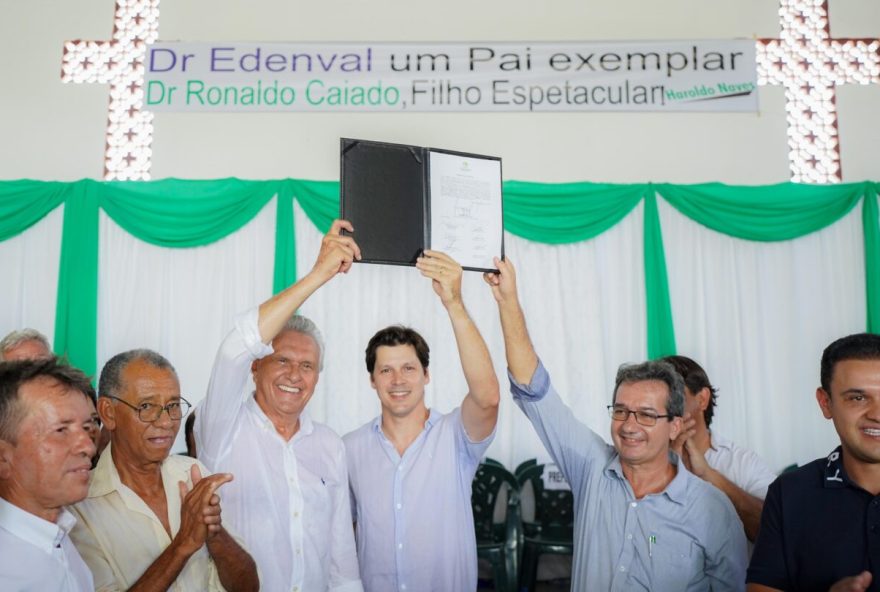 Vice-governador Daniel Vilela entrega obras de pavimentação no Norte goiano  
Daniel Vilela participa da entrega de pavimentação na cidade de Campos Verdes. Obra foi executada com recursos de emenda parlamentar do período em que o vice-governador ocupou cadeira de deputado federal (Fotos: Júnior Guimarães)