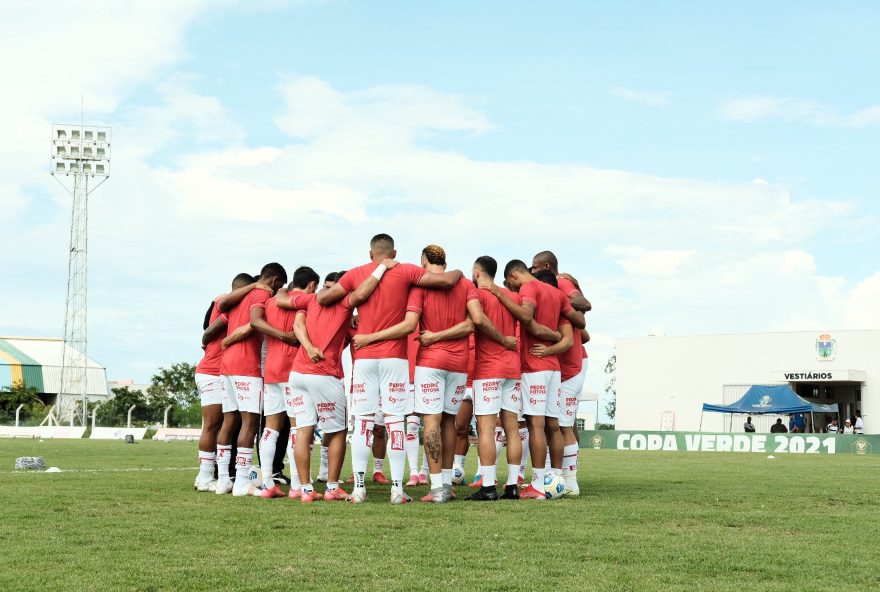 Vila Nova na Copa Verde contra o Nova Mutum