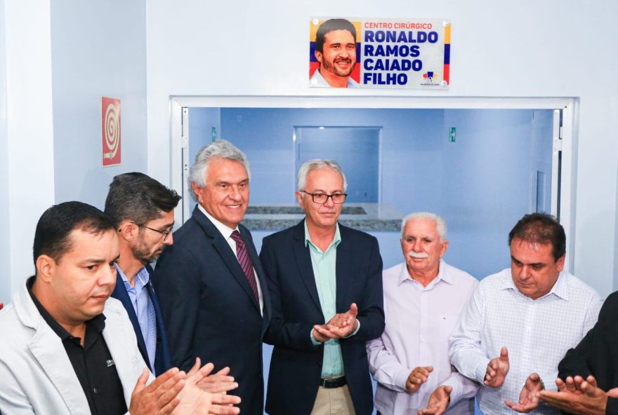 Governador Ronaldo Caiado visita hospital de Palmeiras de Goiás que vai integrar rede estadual de saúde (Foto: Wesley Costa)