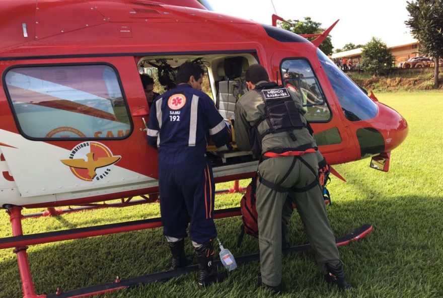 Corpo de Bombeiros e SAMU resgatam vítima. Foto: Bombeiros