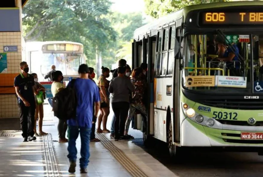 Menor preço faria mais brasileiros usarem transporte público, diz CNI