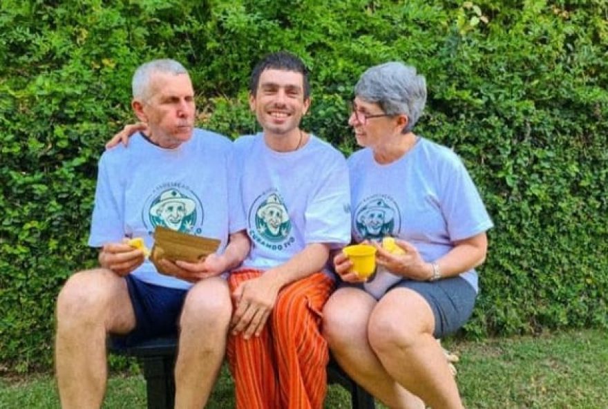 Equipe da Associação Curando Ivo reunida