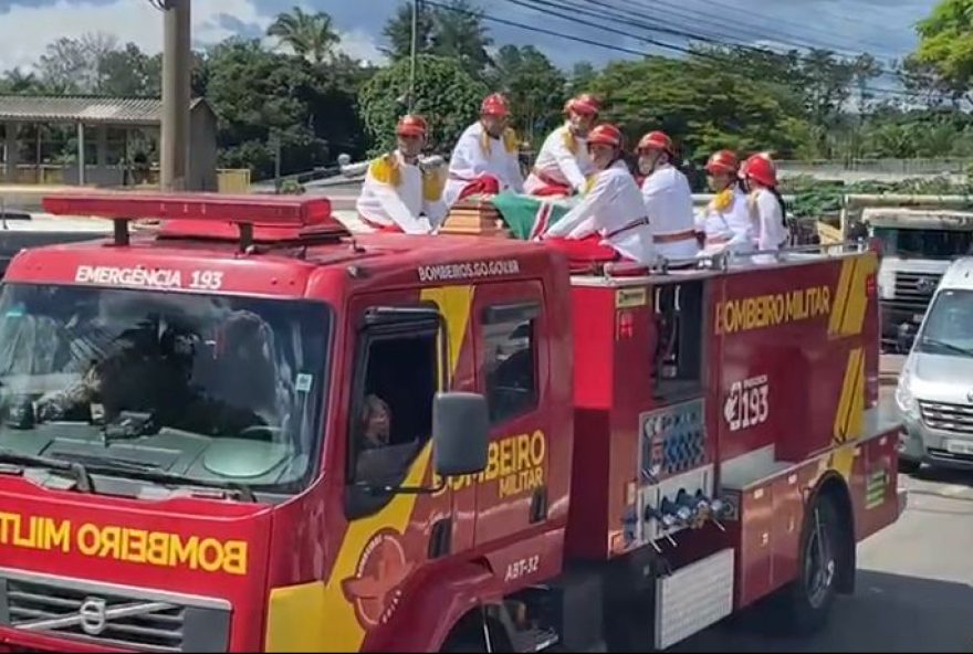 Cortejo de Íris Rezende