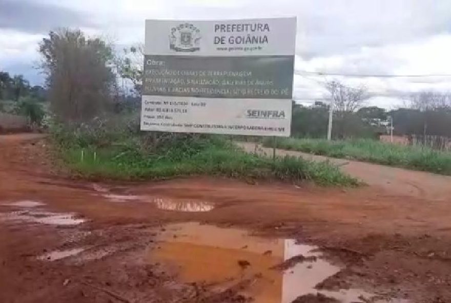 Passa de lama em uma rua do setor / Foto: Arquivo pessoal