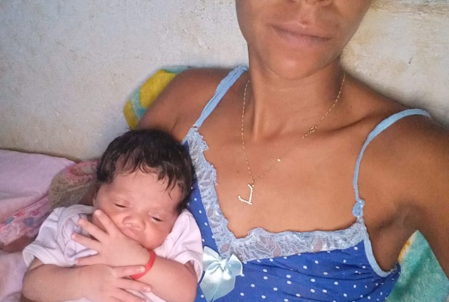 Luana e a filha de 13 dias / Foto: Arquivo pessoal