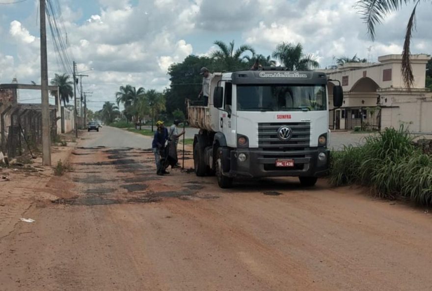 Buracos sendo tapados após reportagem do DE / Foto: Prefeitura de Aparecida