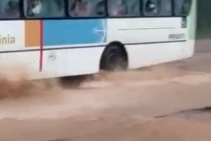 Chuva tem atrapalhada trafego de veículos no setor / Foto: Arquivo pessoal