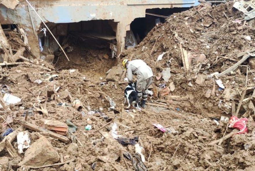 Bombeiros goianos continuam nas buscas por vítimas dos deslizamentos, em Petrópolis